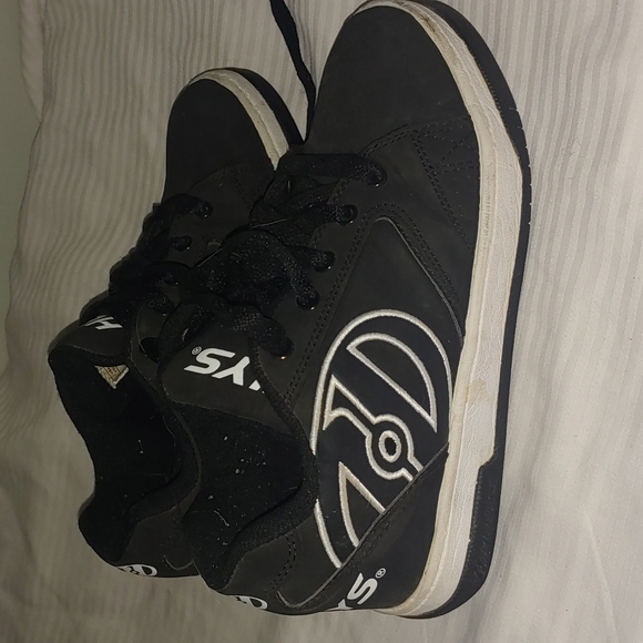 Boys black Heelys - Picture 4 of 7